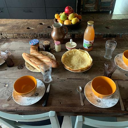 Bed and Breakfast Au Joyeux Lureau Touquin Экстерьер фото